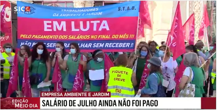 Protesto dos trabalhadores da empresa Ambiente e Jardim pelo pagamento dos salários